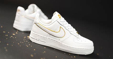 nike air force 1 met goud|nike air force 1 lv8.